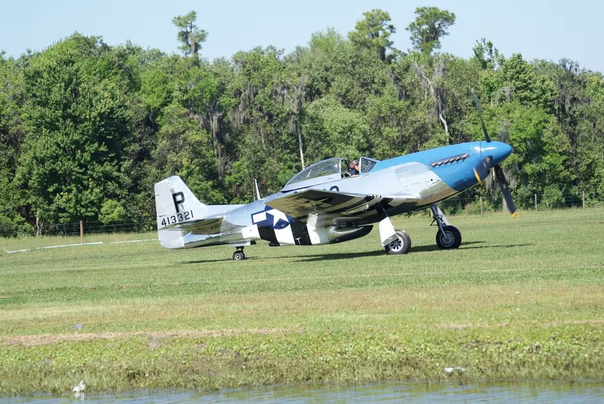 Unidentified — Single-engine aircraft