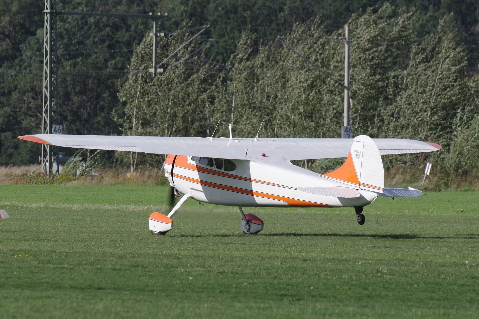 N1904U — Aircraft
