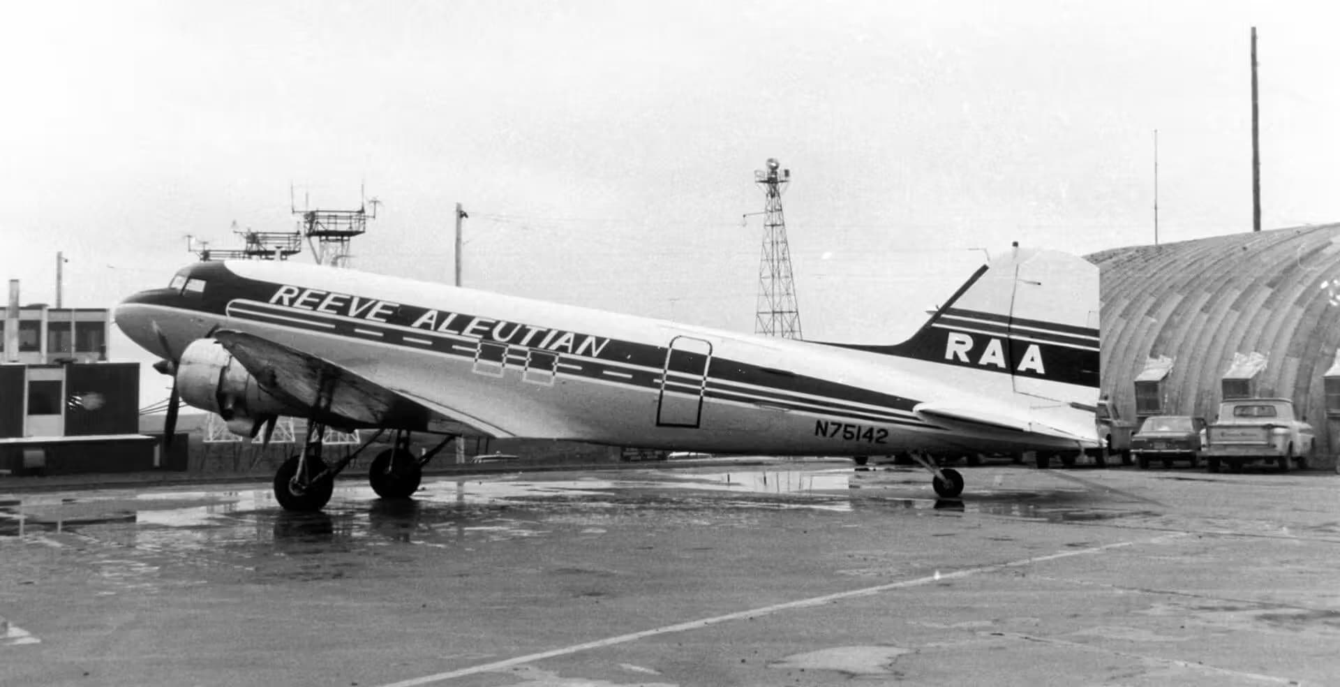 N75142 — Twin-engine aircraft