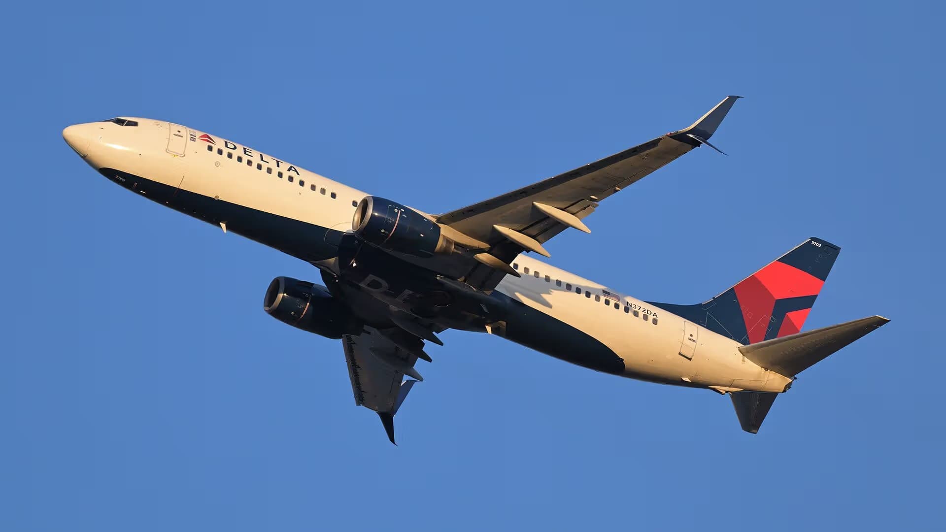 N372DA — Boeing