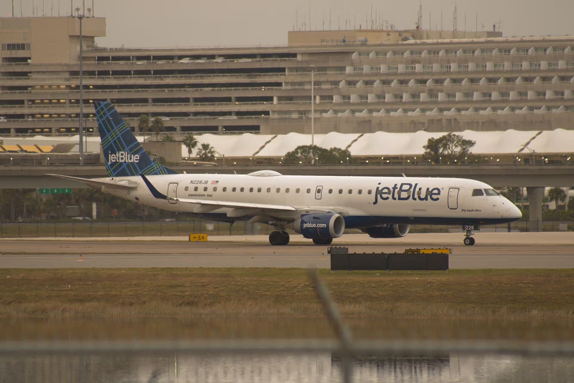 N228JB — Embraer