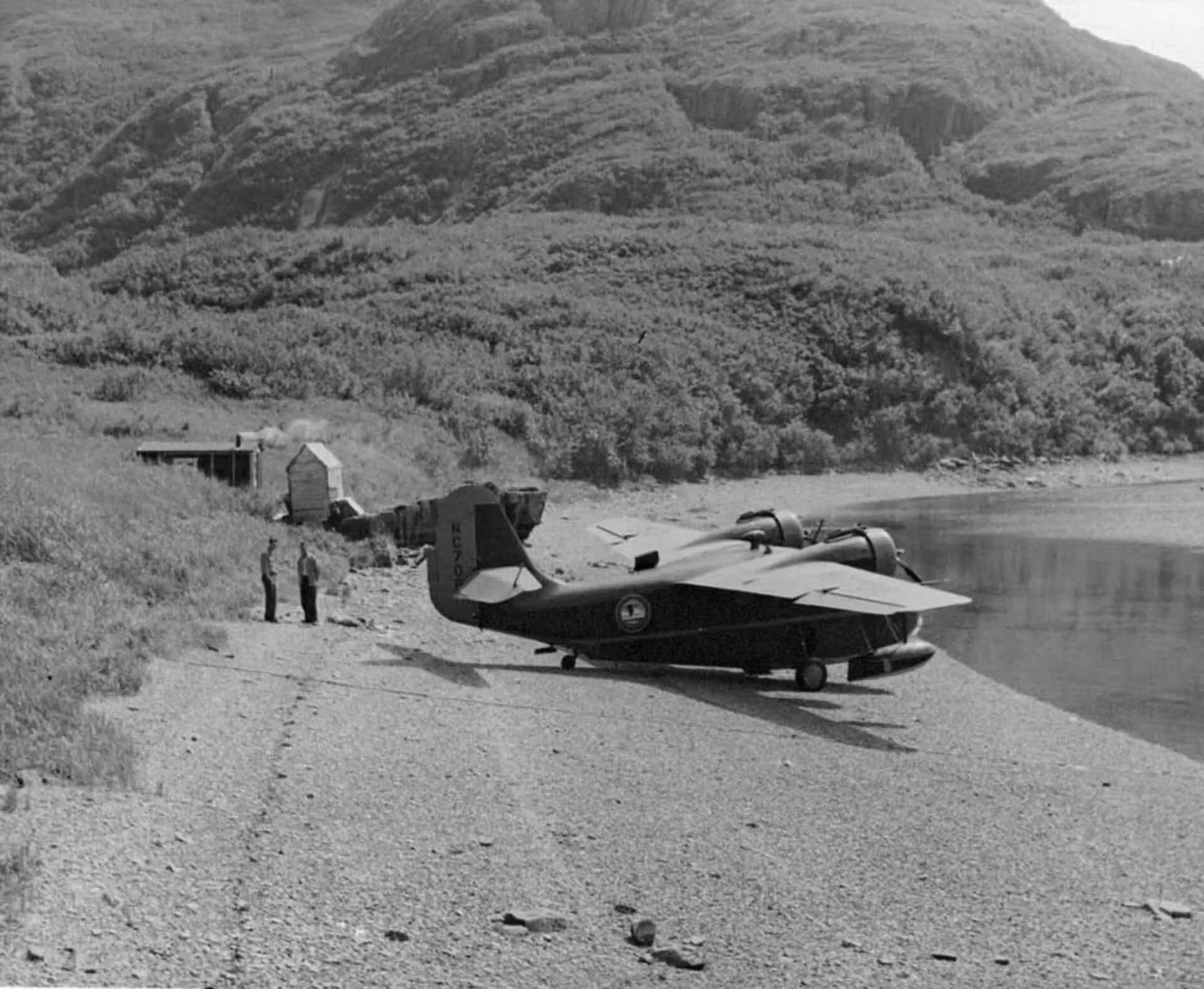 Unidentified — Twin-engine aircraft
