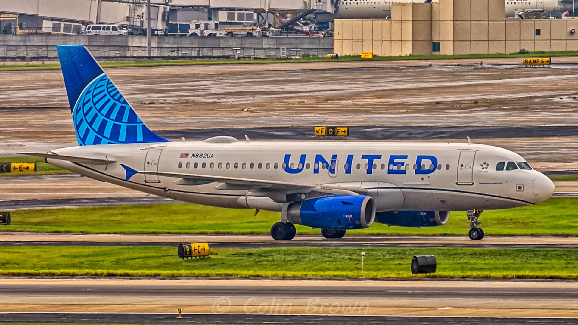 N882UA — Airbus