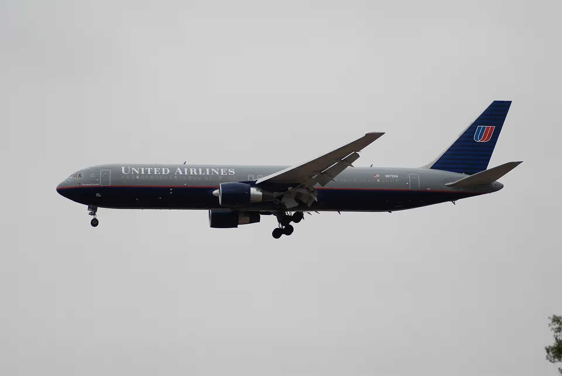 N672UA — Boeing