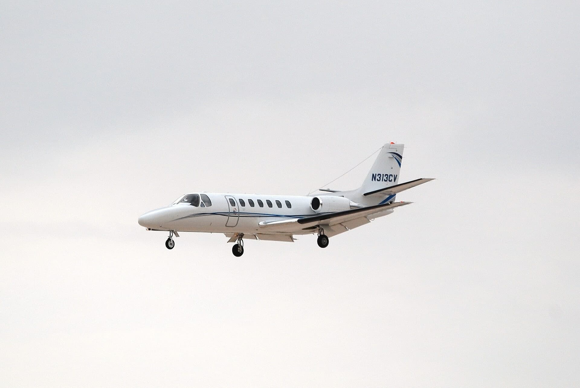 N313CV — Business jet