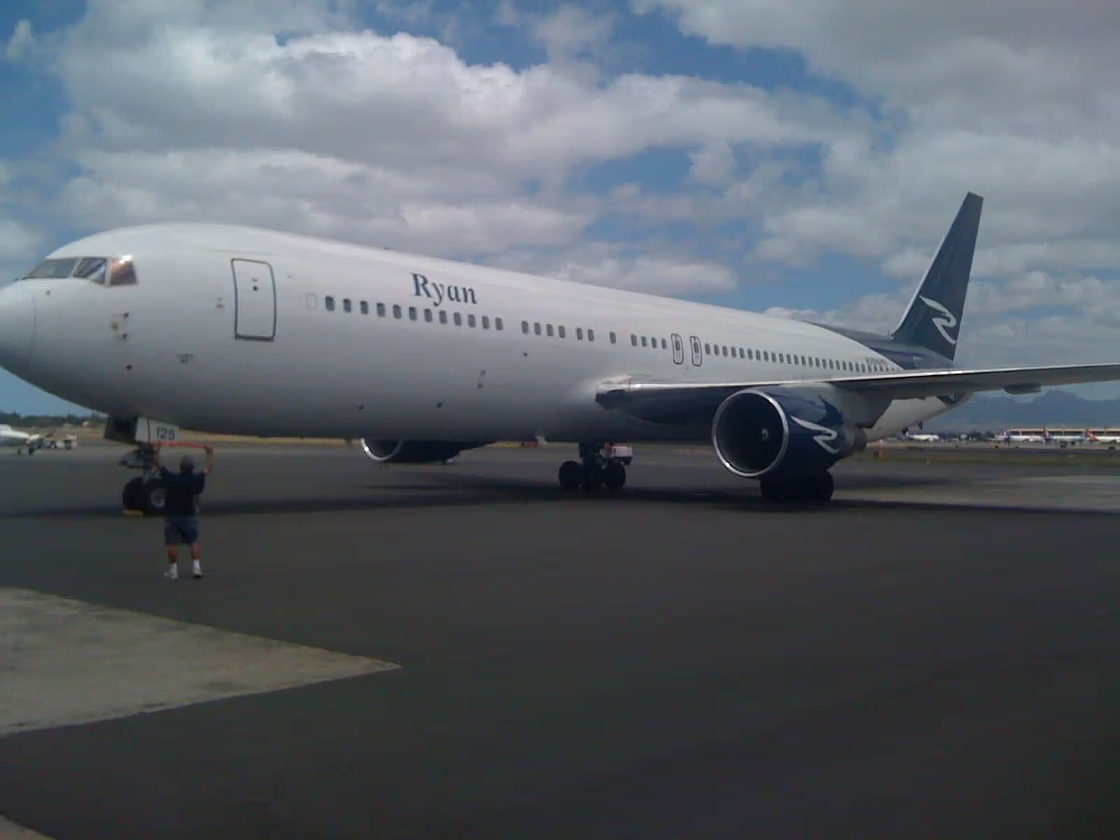 N125RD — Twin-engine aircraft