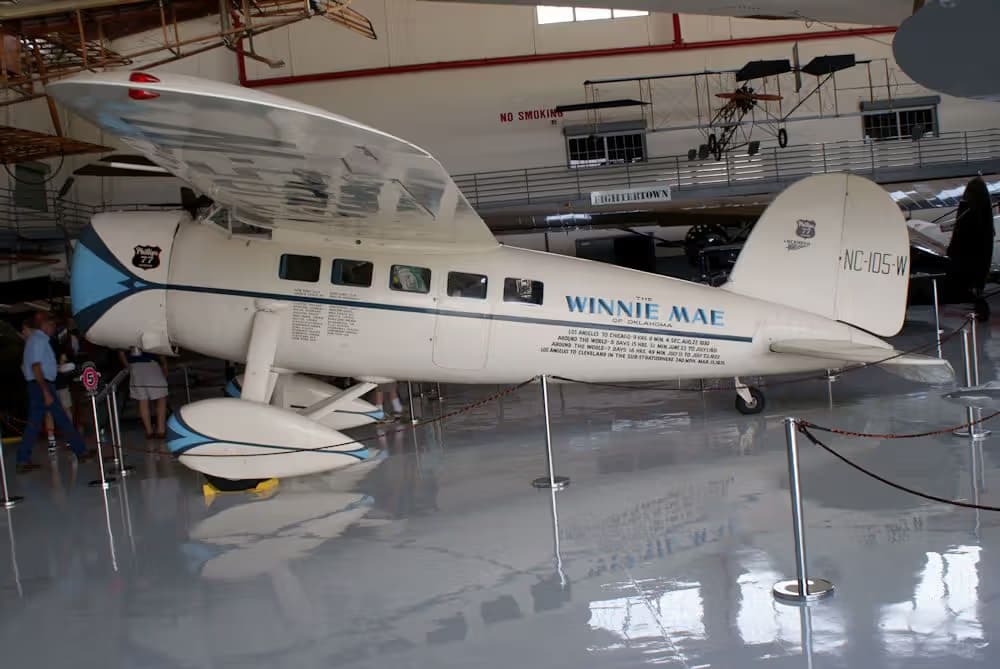 Unidentified — Single-engine aircraft