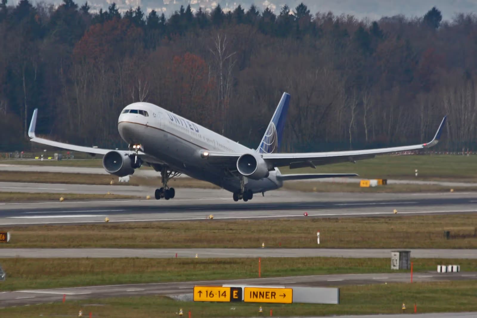N670UA — Boeing