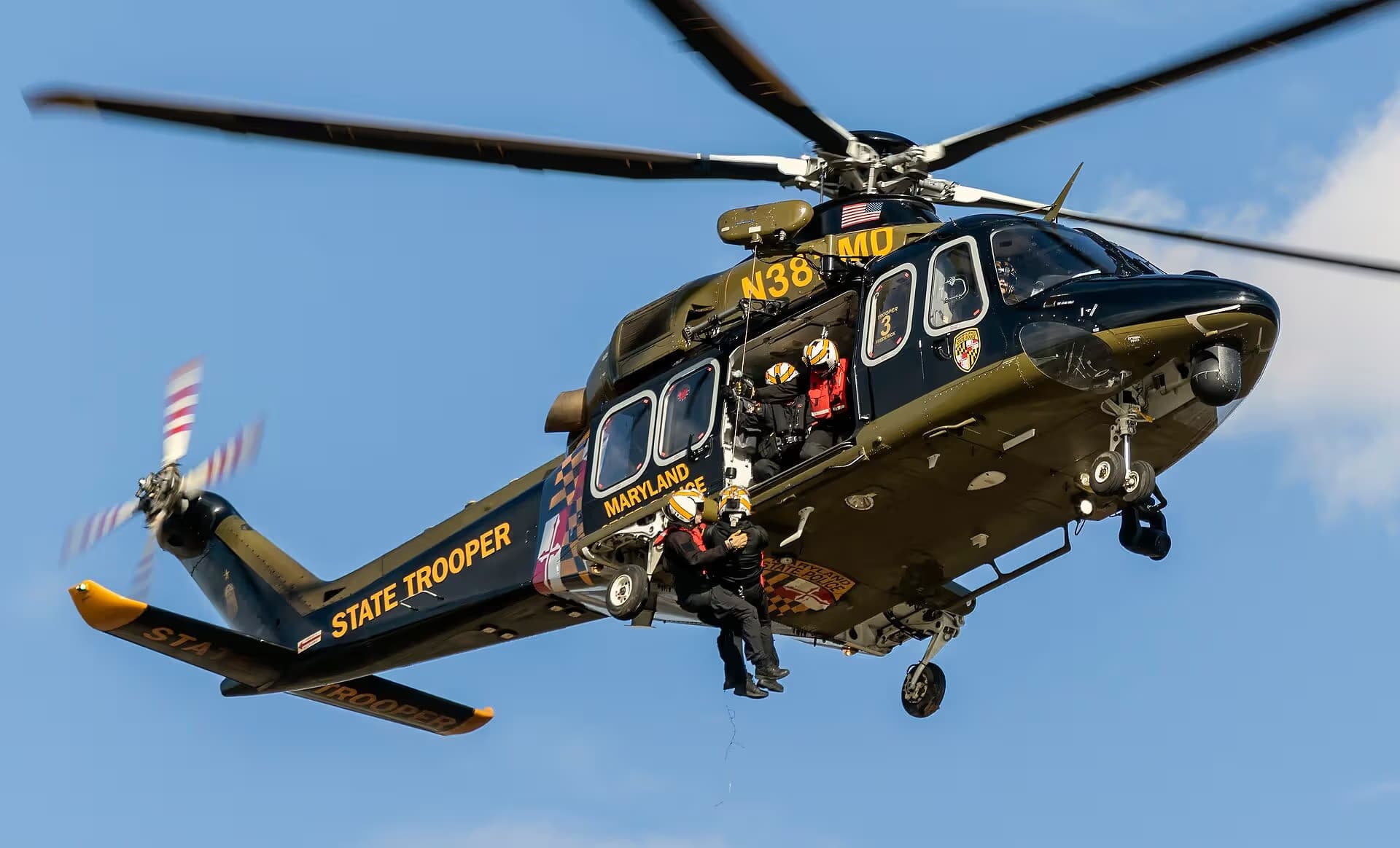 N382MD — Helicopter