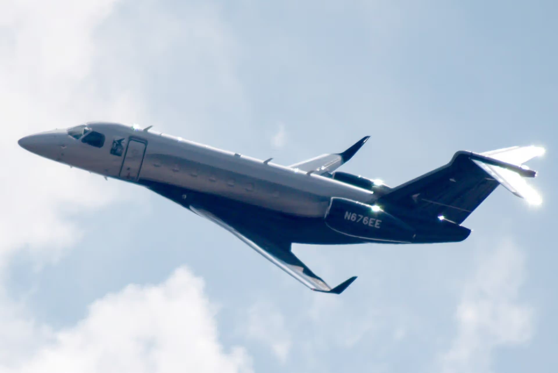 N676EE — Business jet