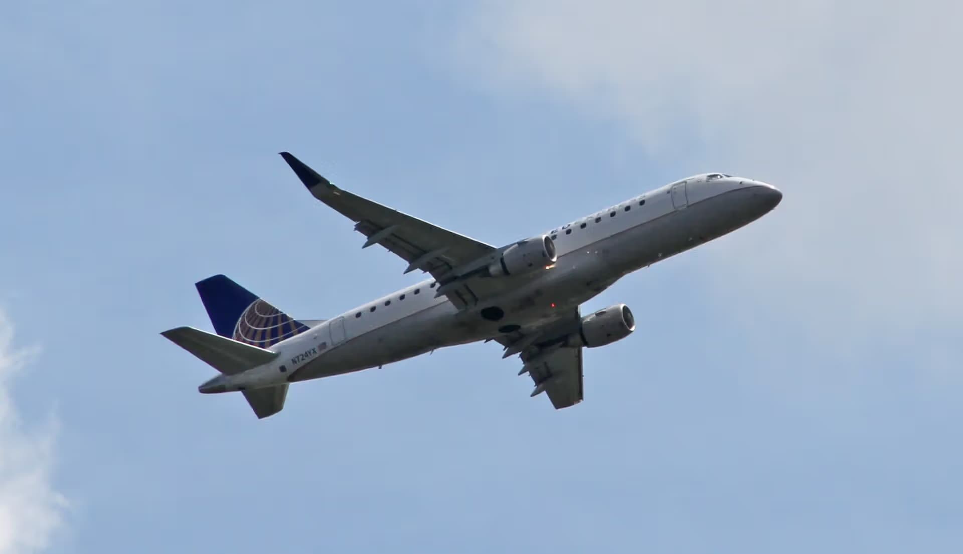 N724YX — Embraer