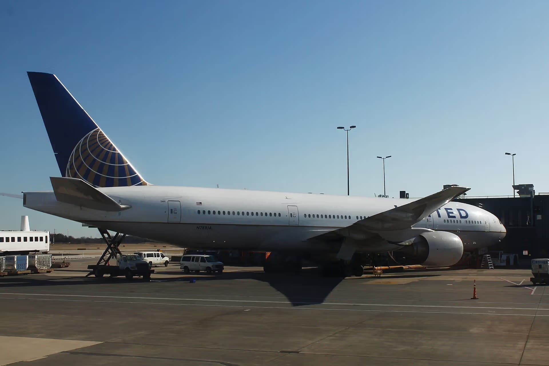 N781UA — Boeing