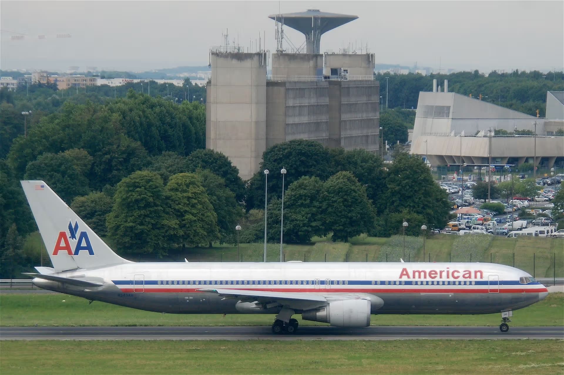 N343AN — Twin-engine aircraft