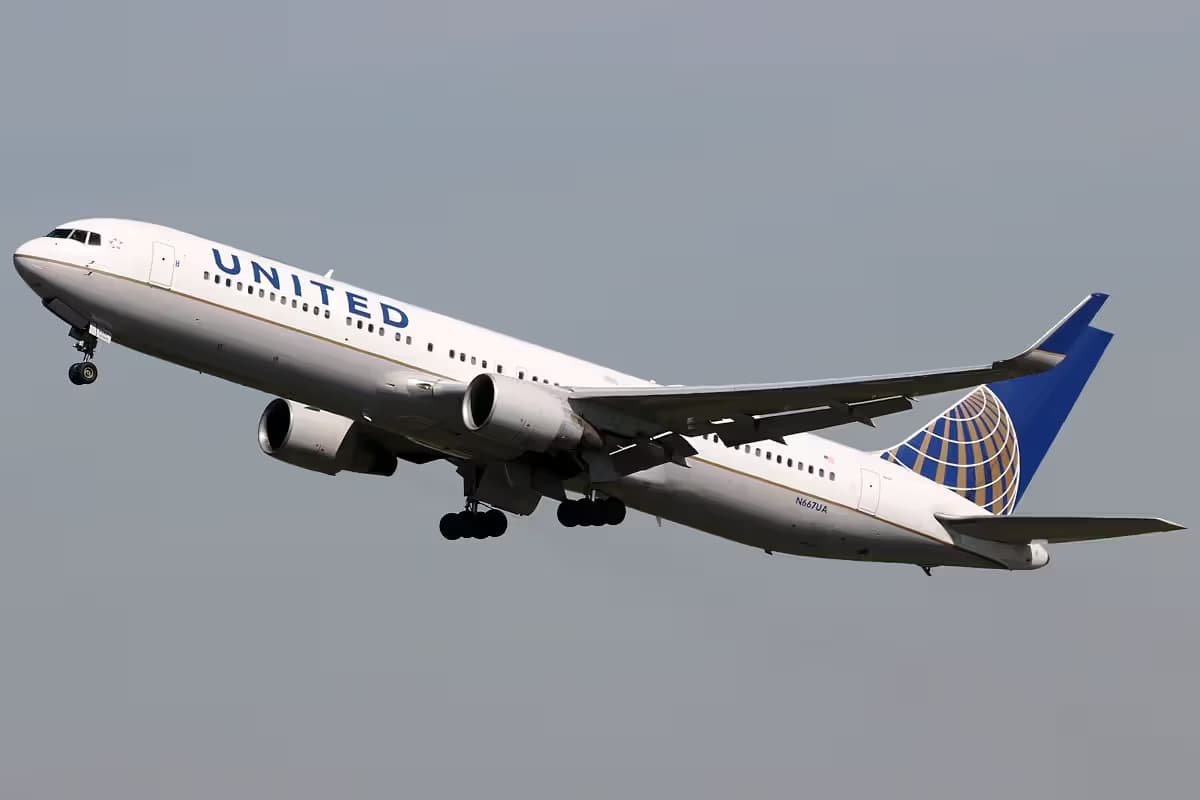 N667UA — Boeing