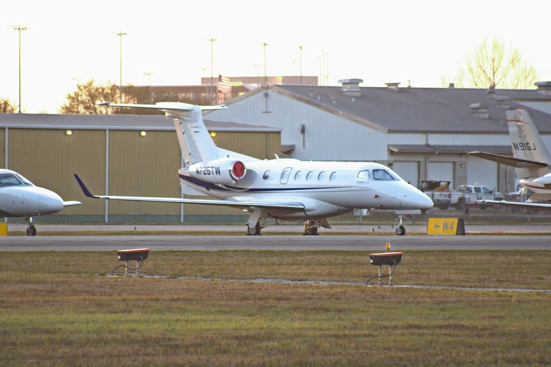 N725TW — Business jet