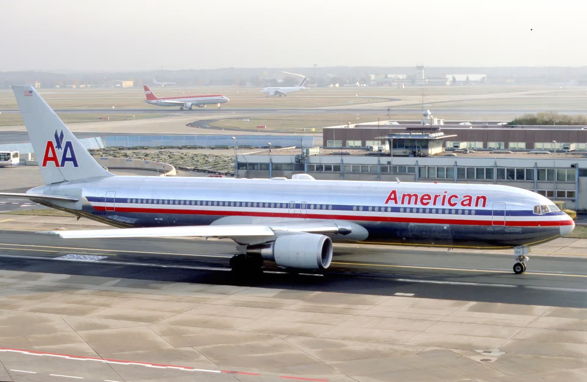 N368AA — Twin-engine aircraft