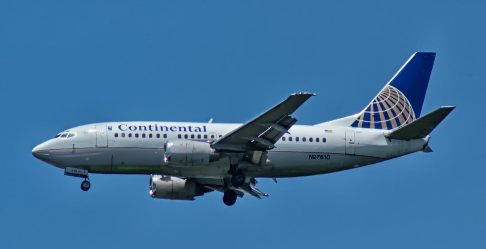 N27610 — Twin-engine aircraft