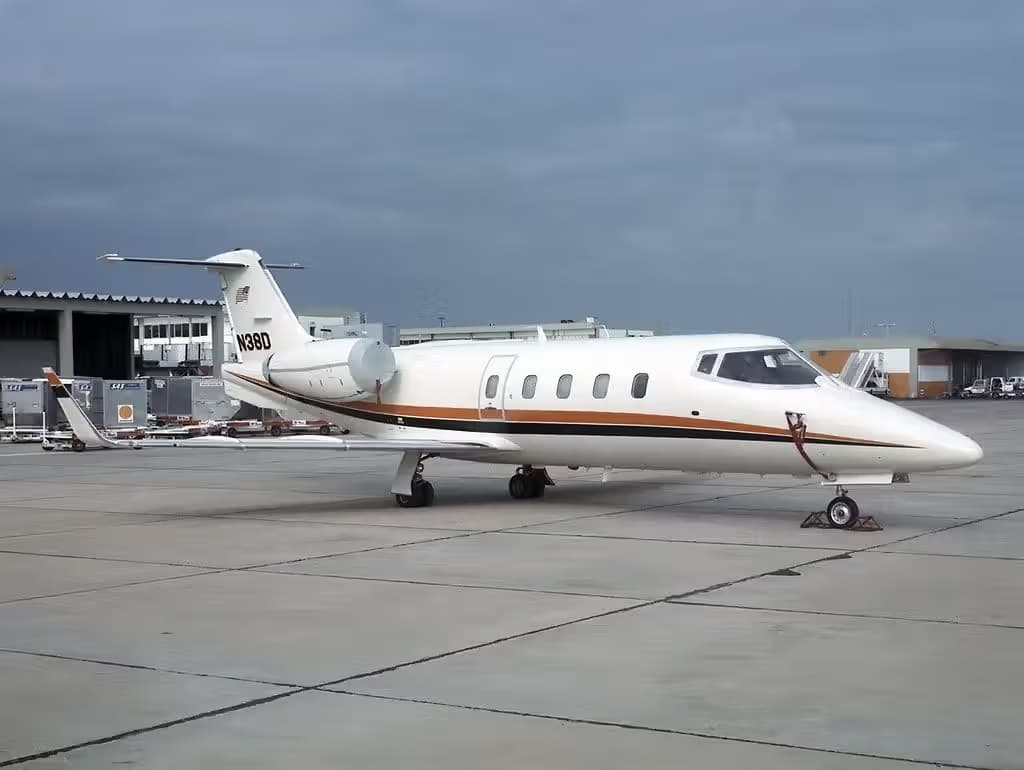 N38D — Business jet