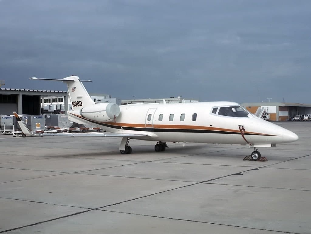 N38D — Business jet