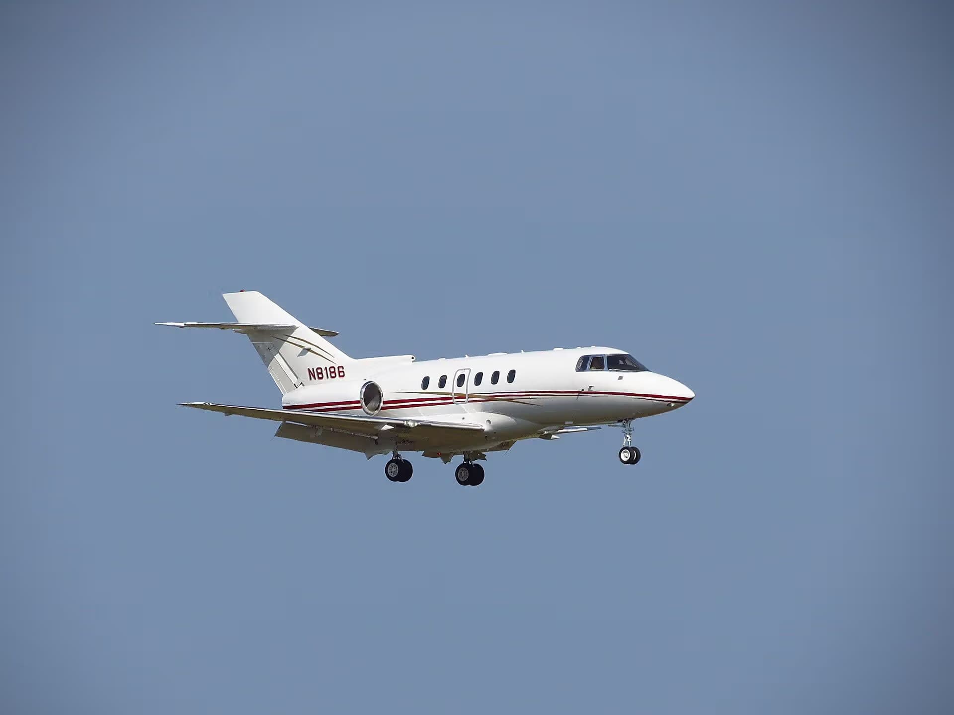 N8186 — Business jet
