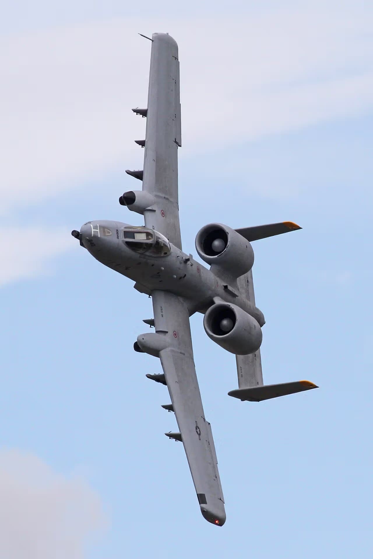 Unidentified — Twin-engine aircraft