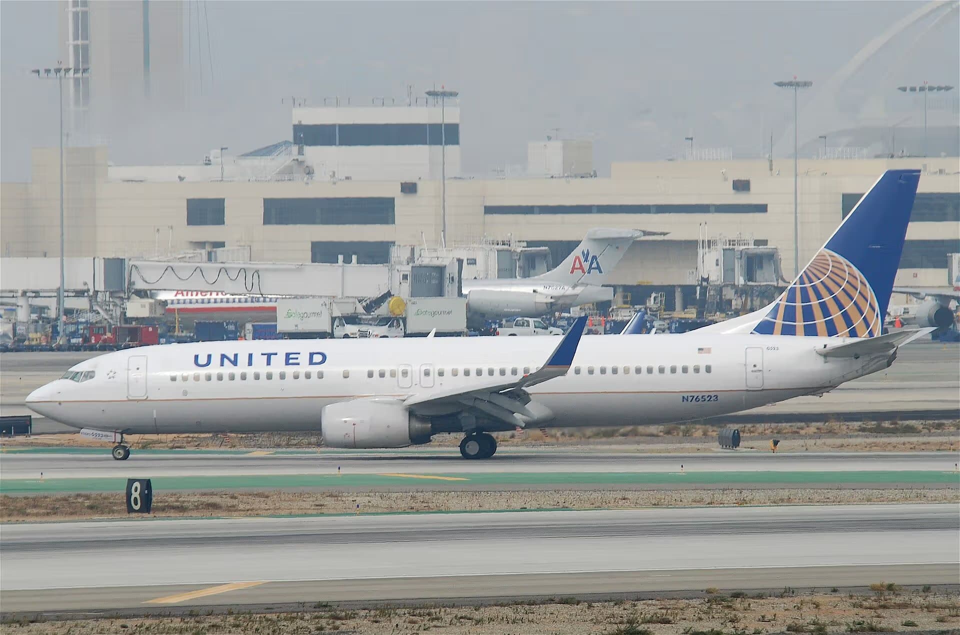N76523 — Boeing