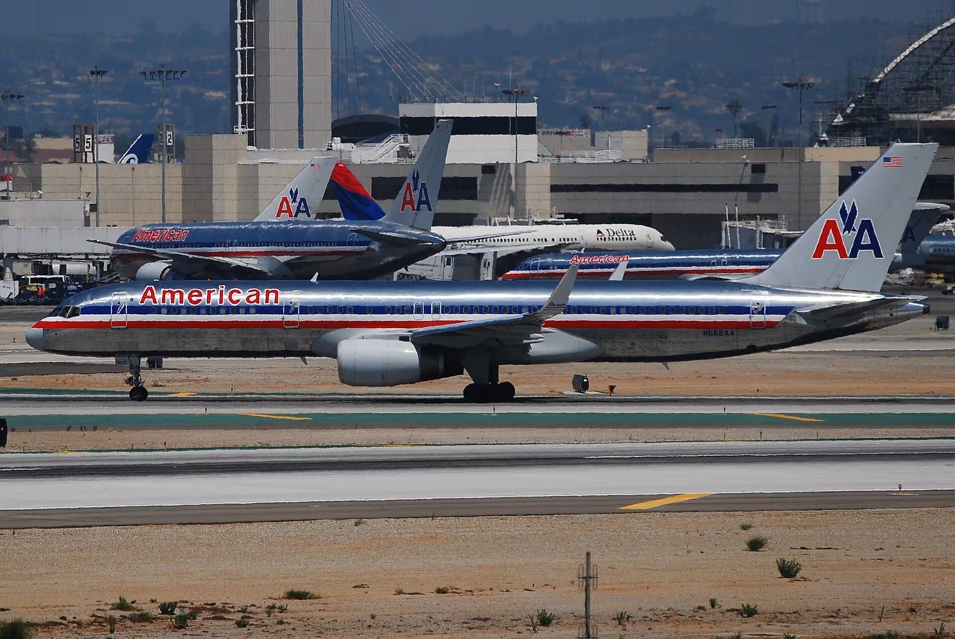 N668AA — Boeing