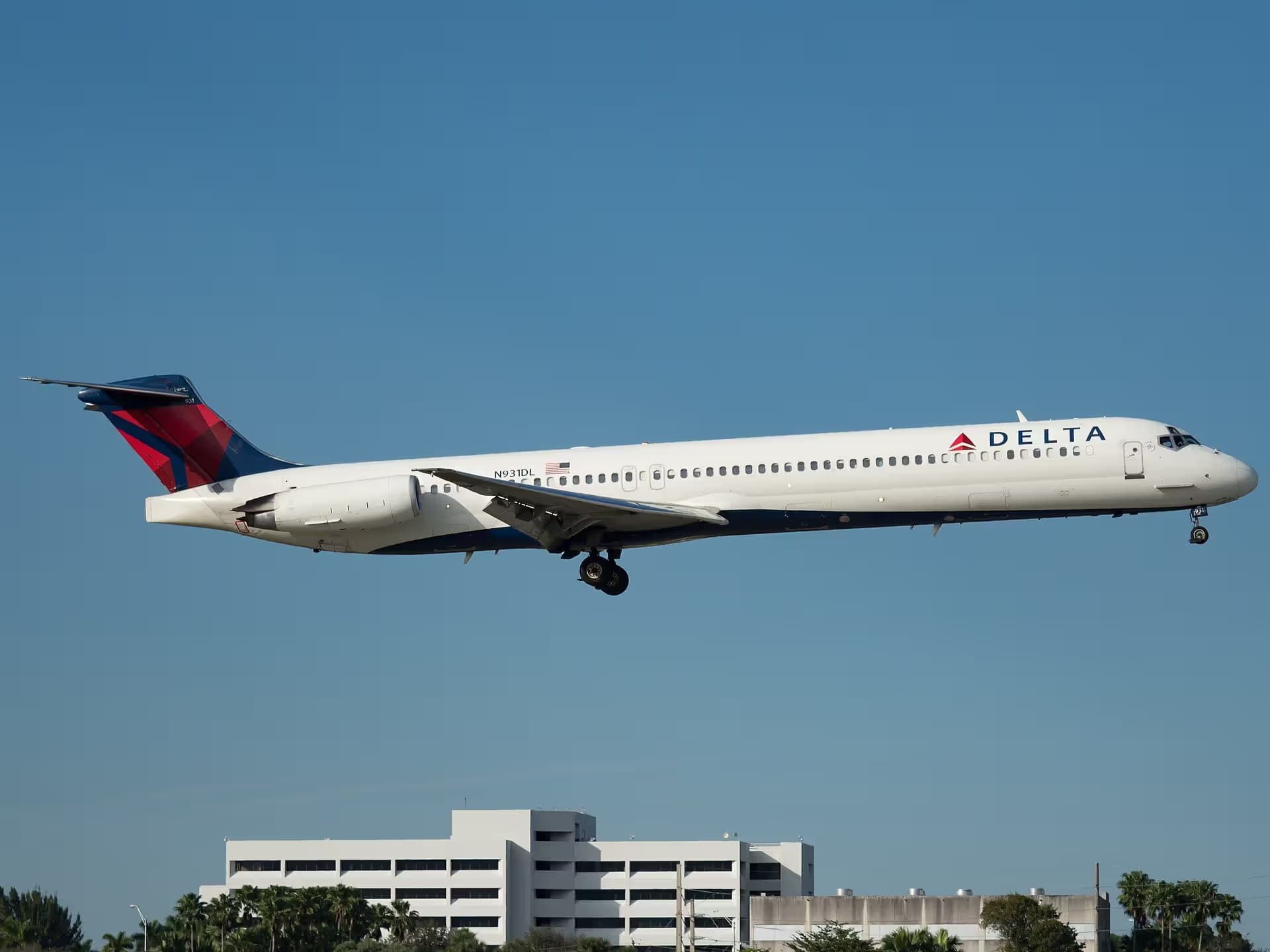 N931DL — Twin-engine aircraft at Miami International Airport