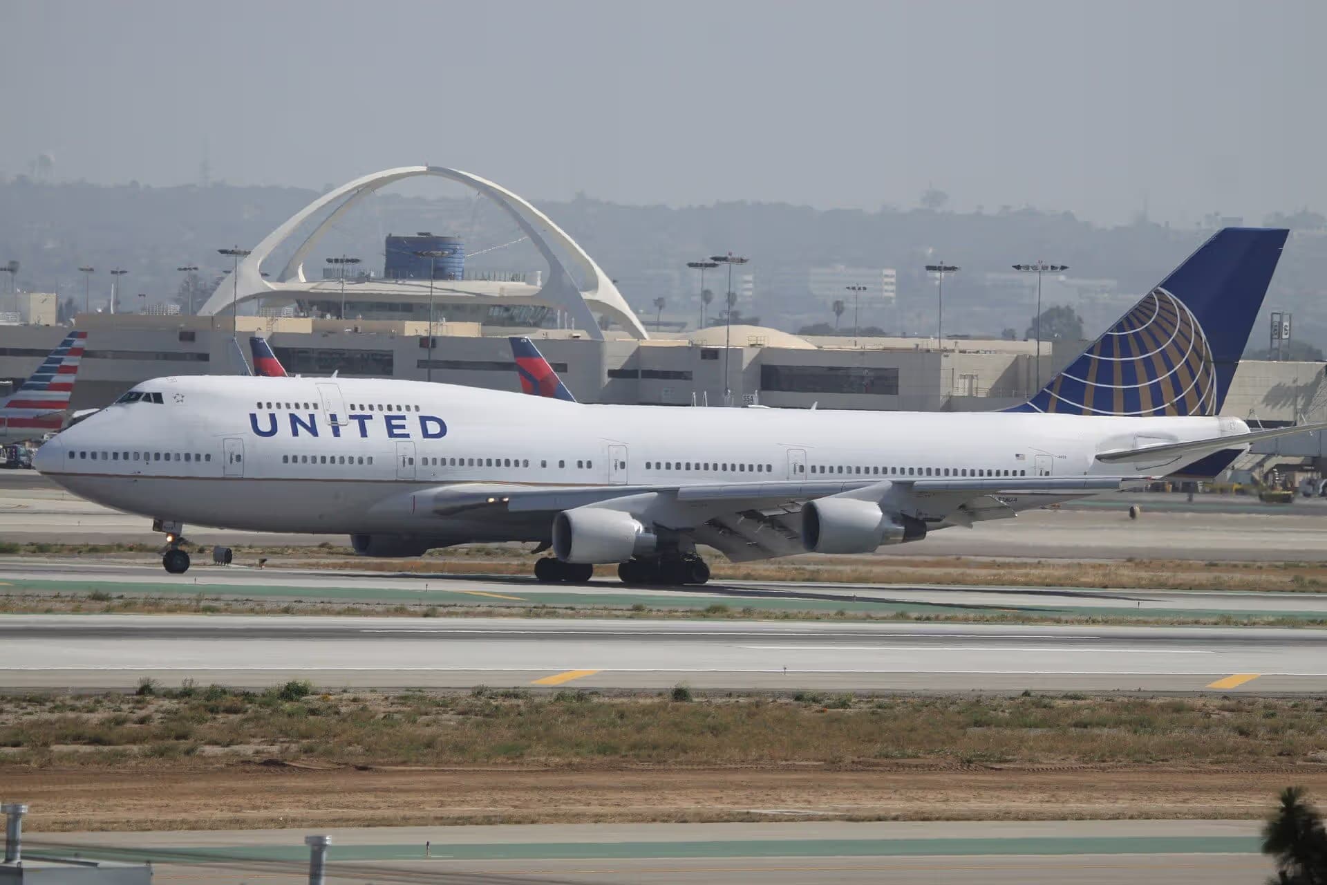 N128UA — Boeing