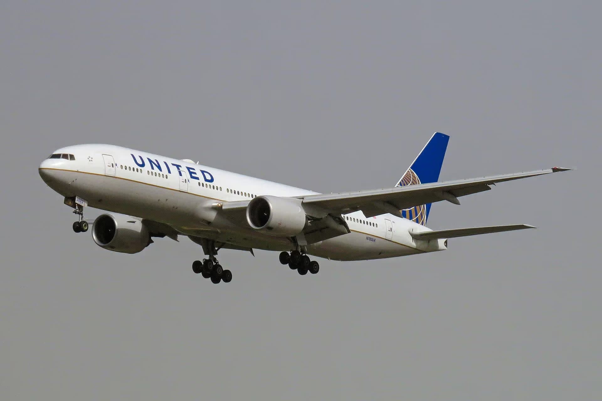 N783UA — Twin-engine aircraft