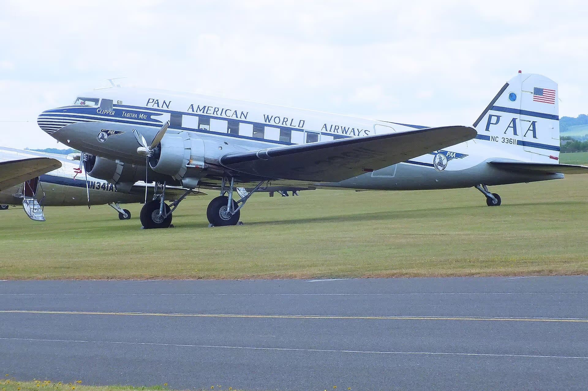 N33611 — Douglas