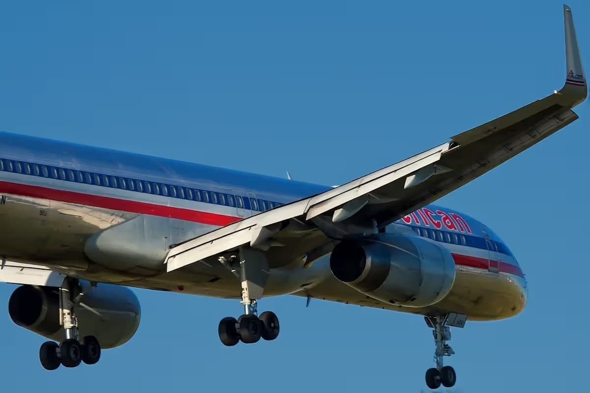 N186AN — Twin-engine aircraft