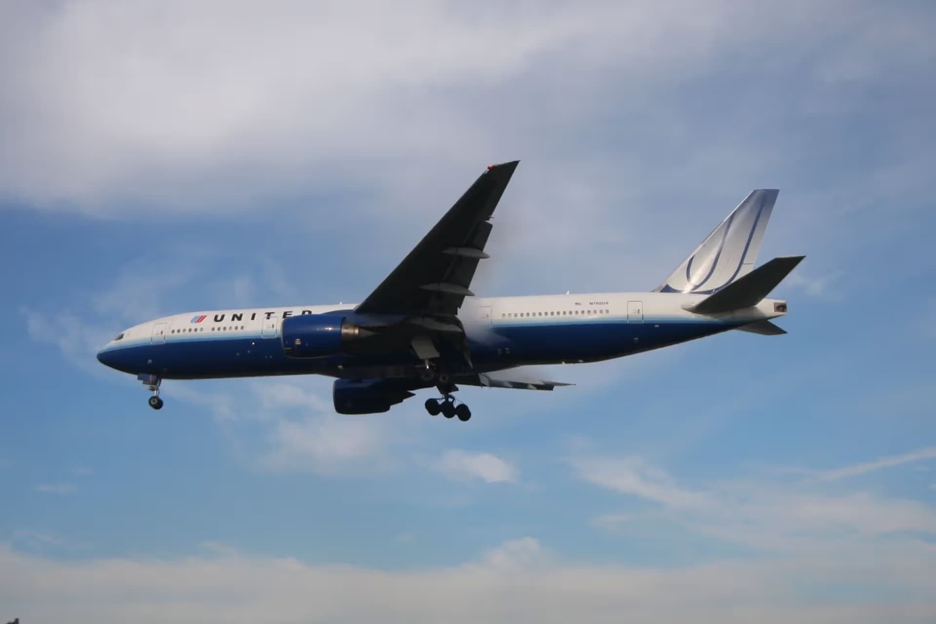 N785UA — Boeing