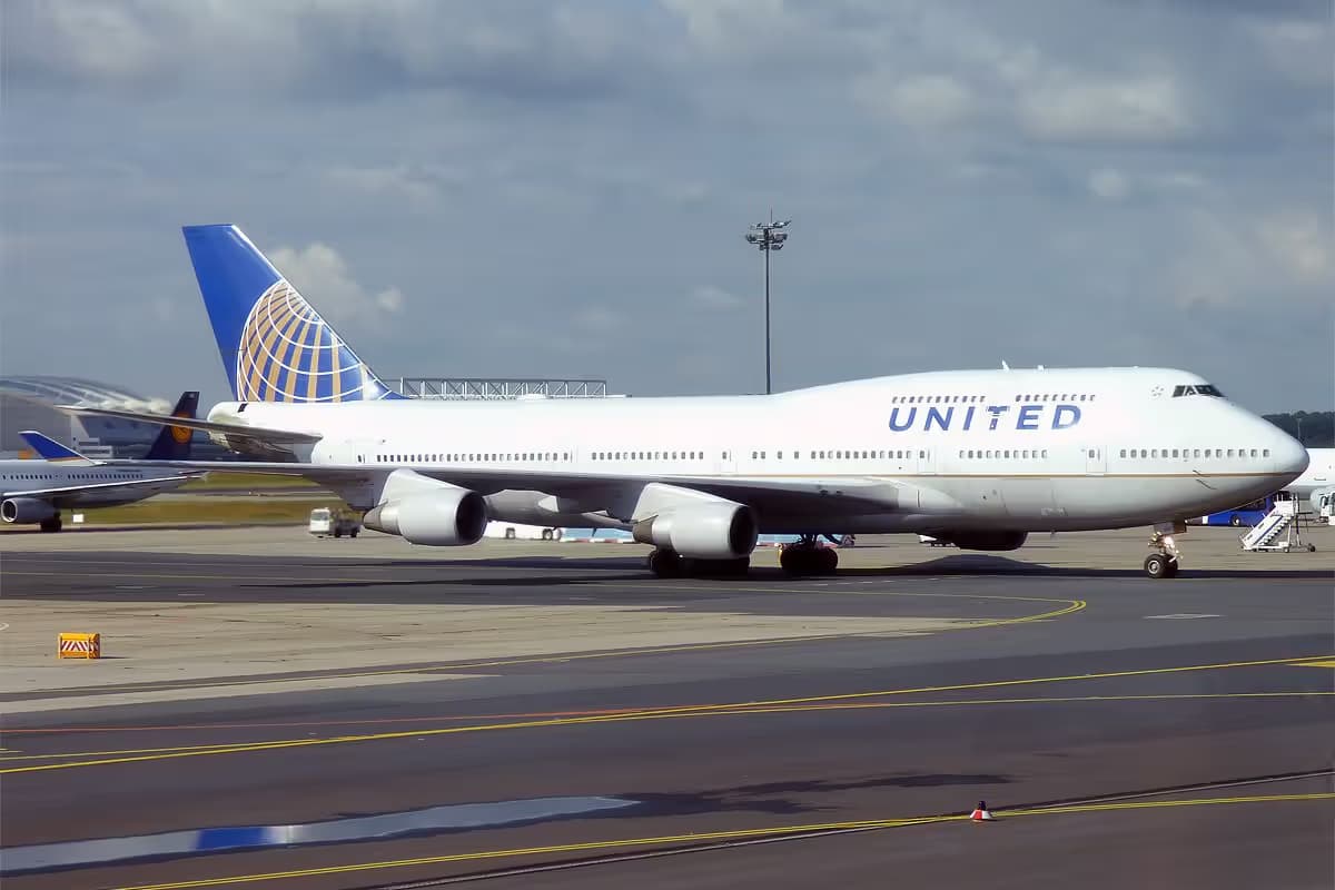 N117UA — Boeing