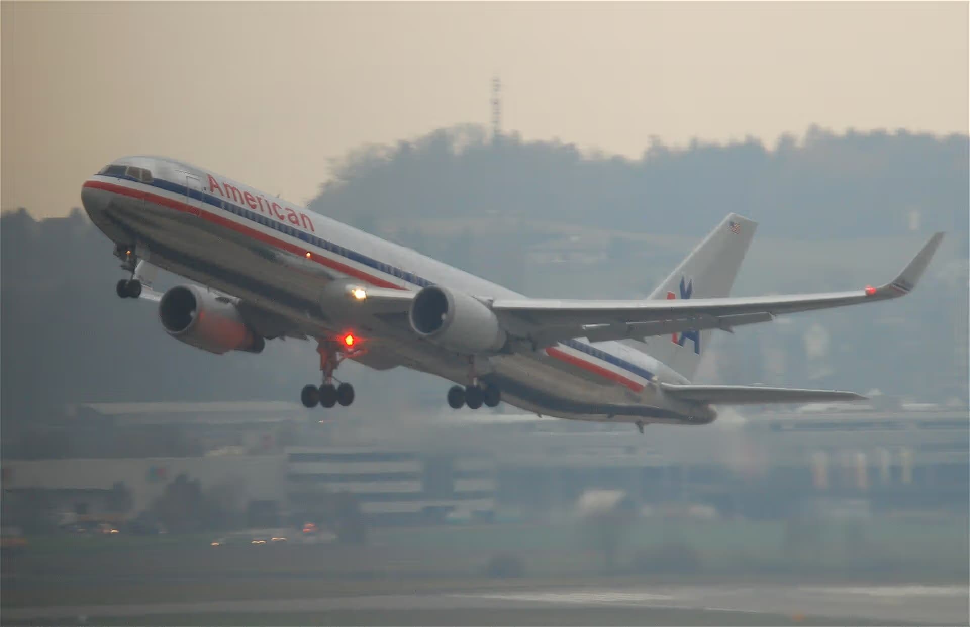 N389AA — Boeing