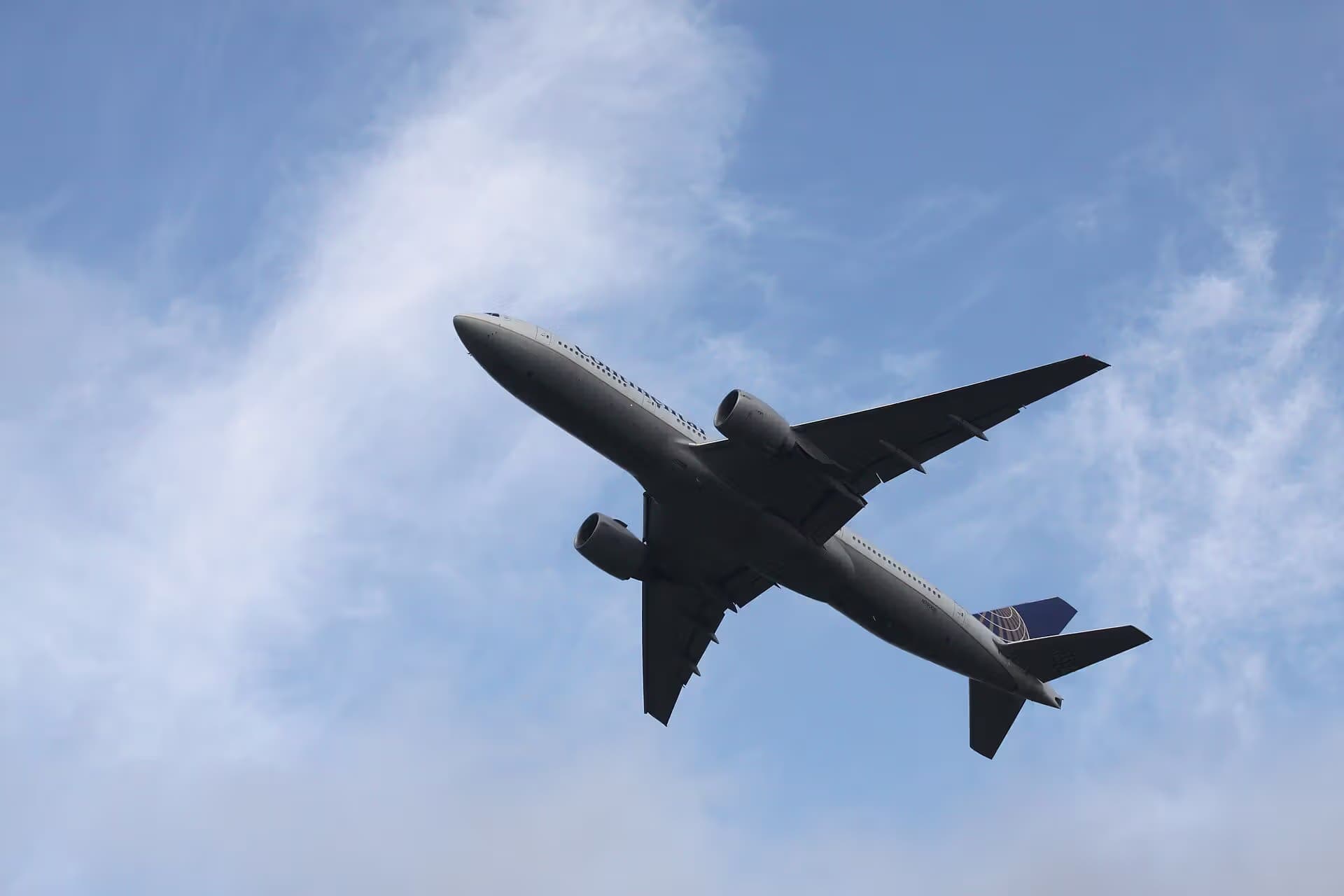 N78008 — Twin-engine aircraft