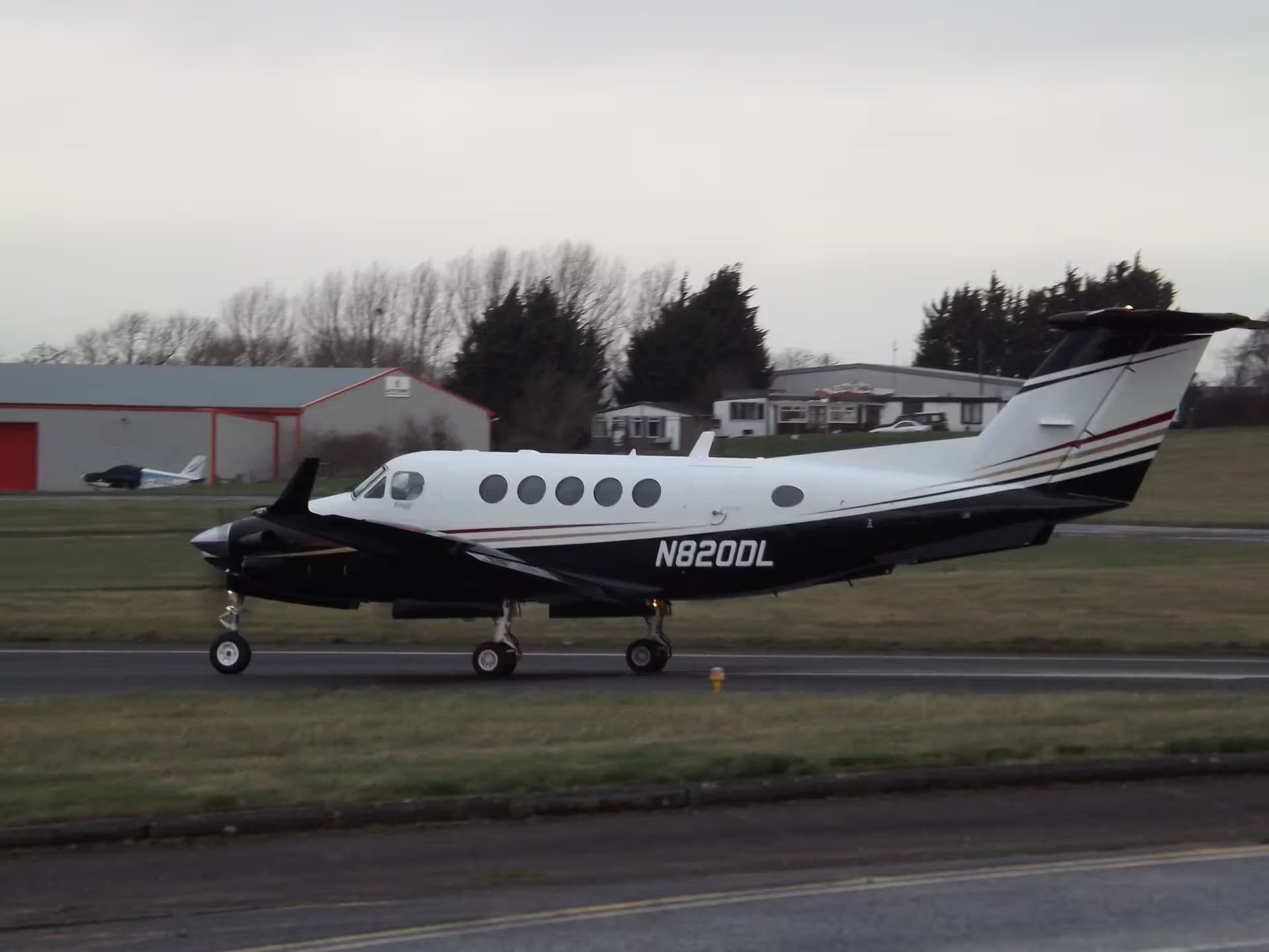 N820DL — Beechcraft