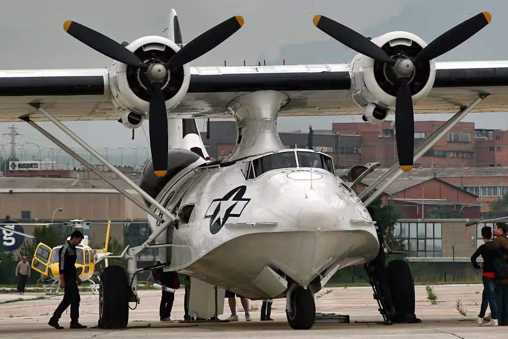 Unidentified — Twin-engine aircraft