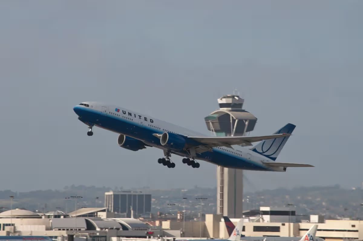 N787UA — Twin-engine aircraft