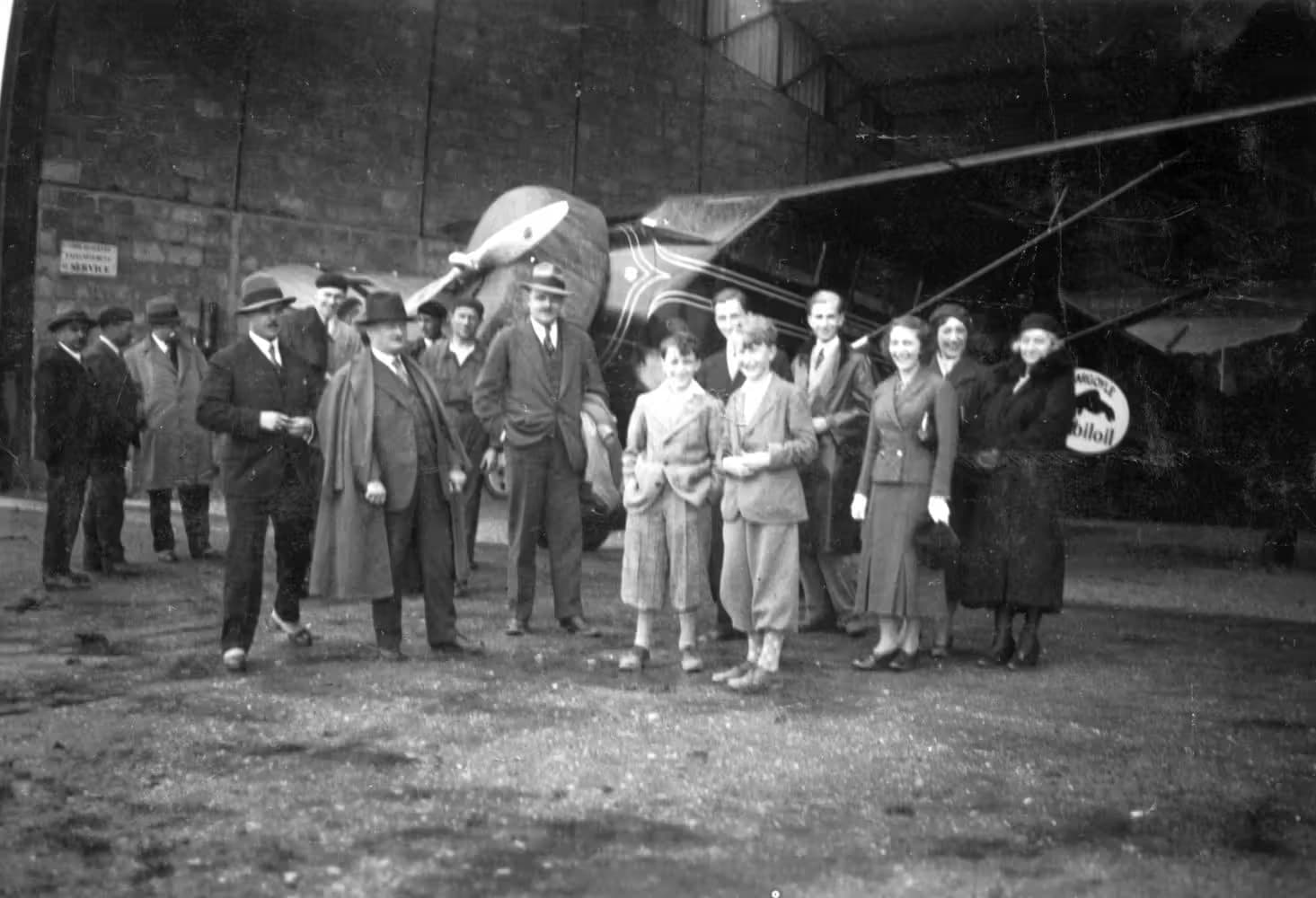 Unidentified — Single-engine aircraft