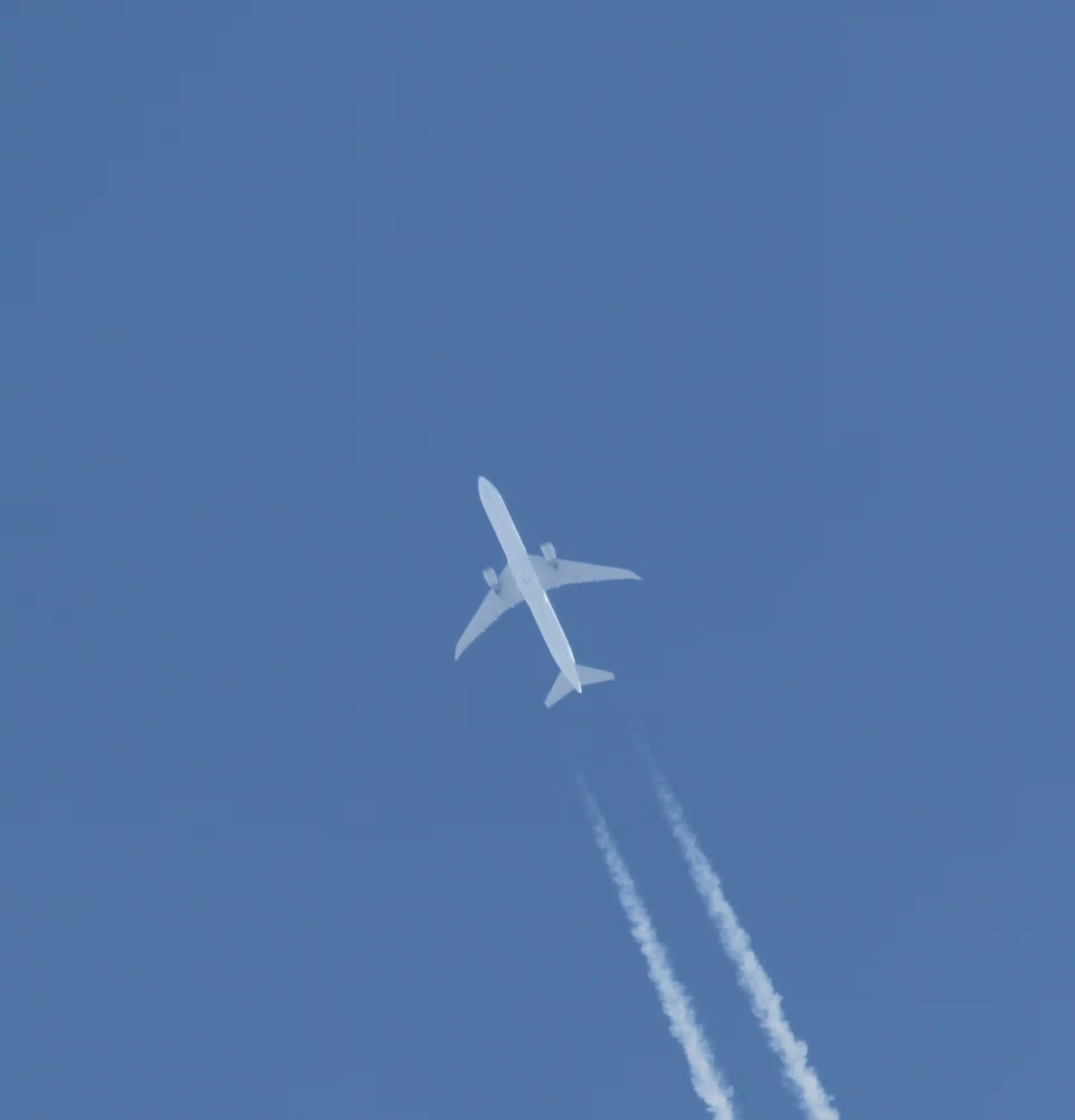 N76055 — Twin-engine aircraft