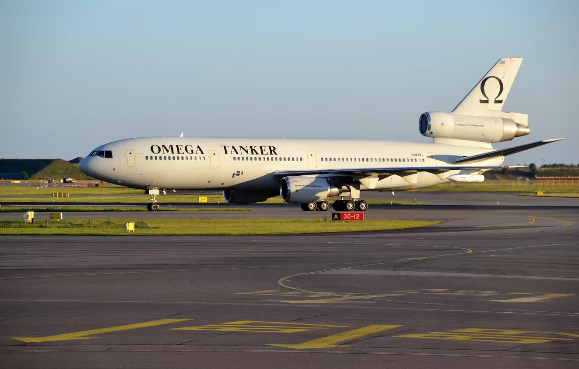 N974VV — Douglas