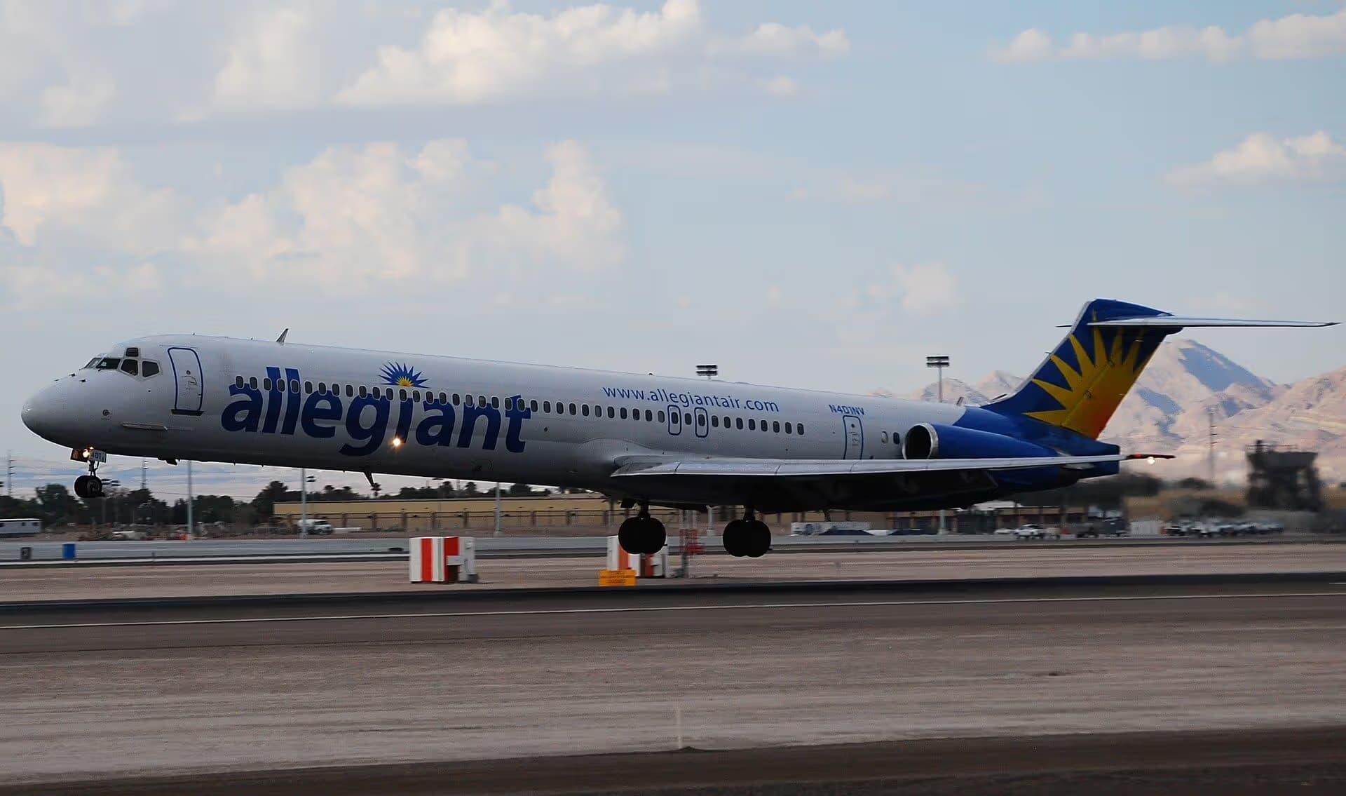 N401NV — Douglas