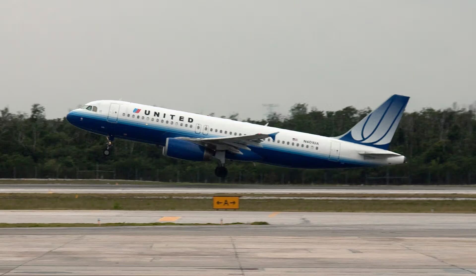N401UA — Airbus