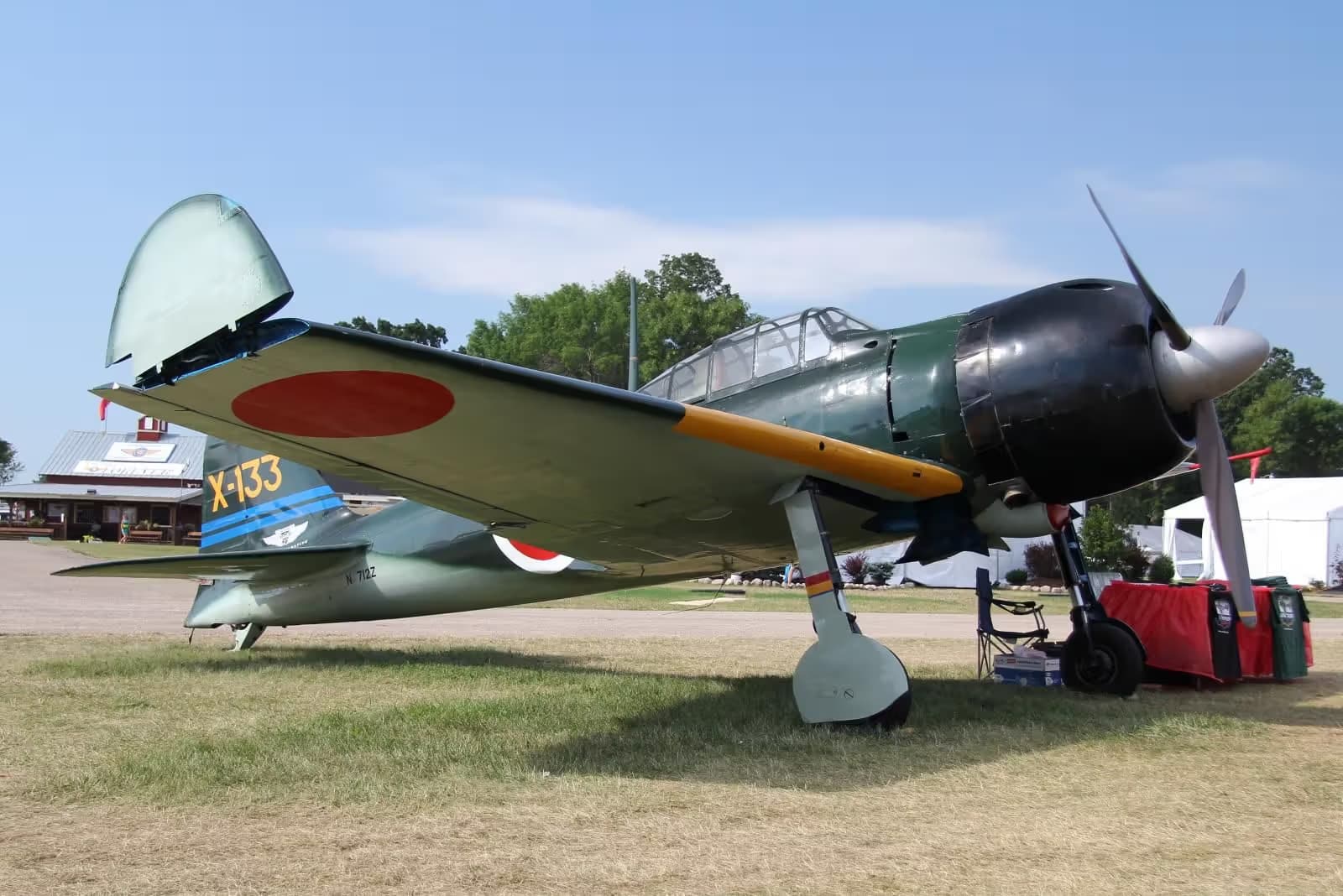Unidentified — Single-engine aircraft