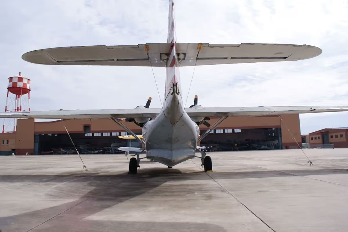 N96UC — Twin-engine aircraft