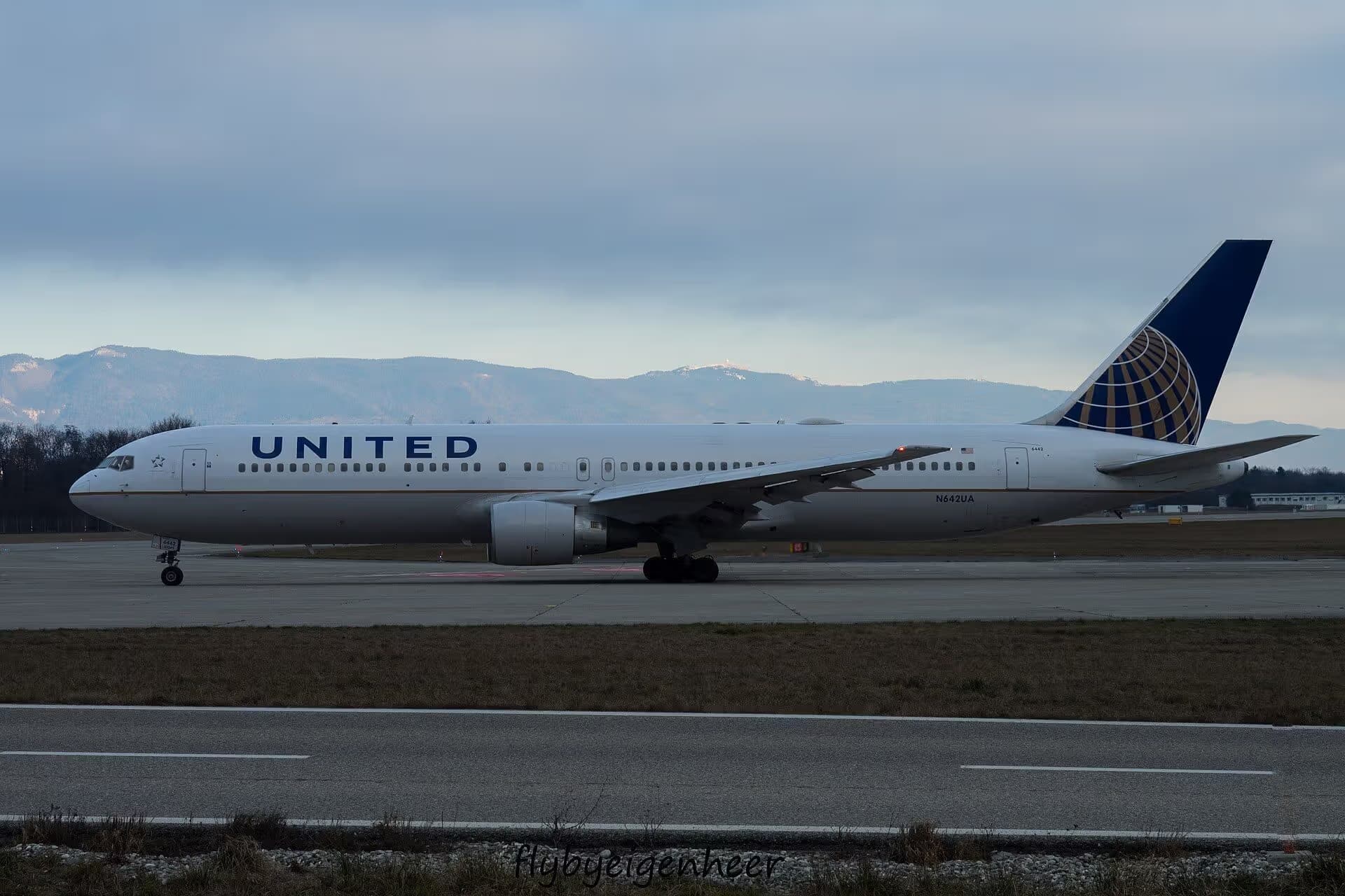 N642UA — Boeing
