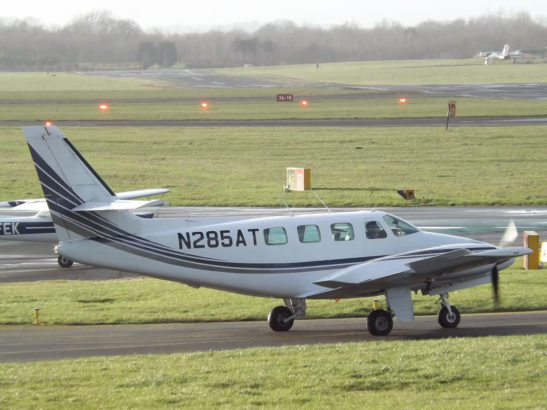 N285AT — Twin-engine aircraft