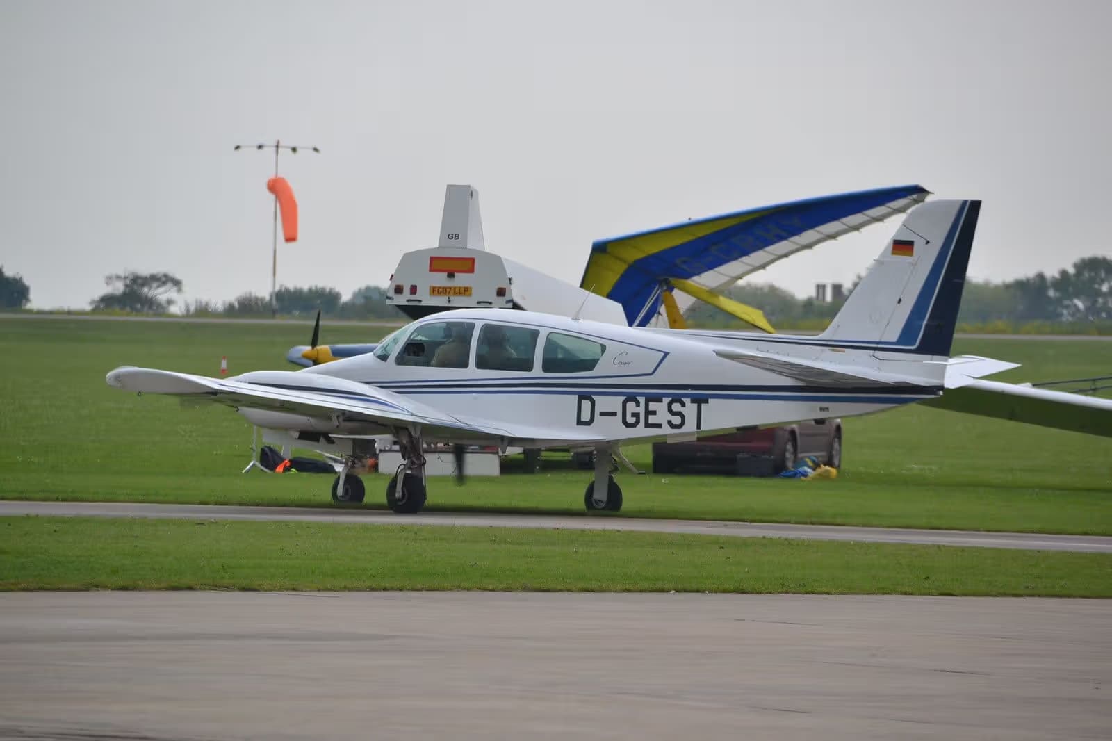 D-GEST — Single-engine aircraft
