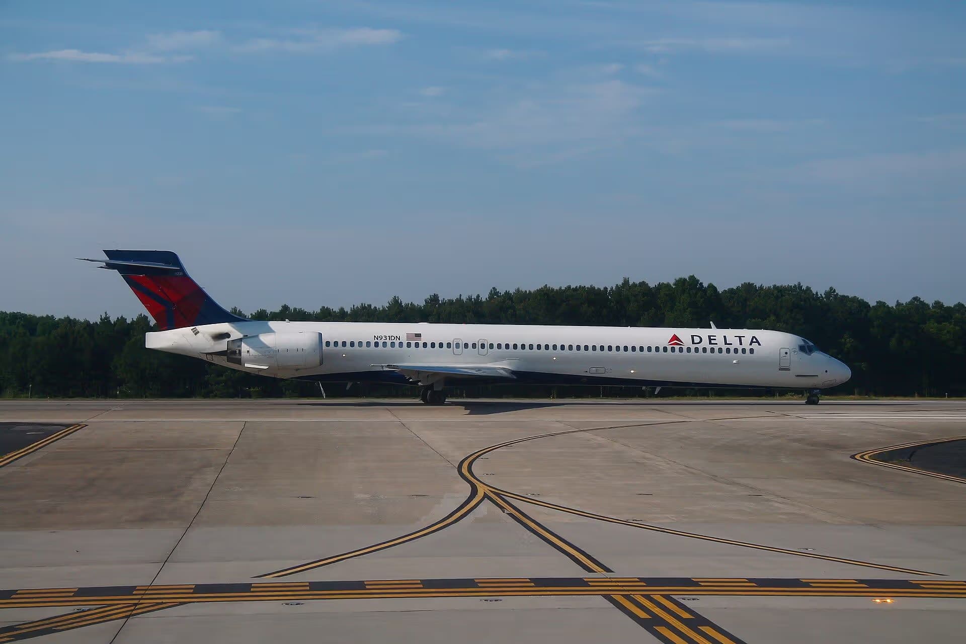 N931DN — Twin-engine aircraft